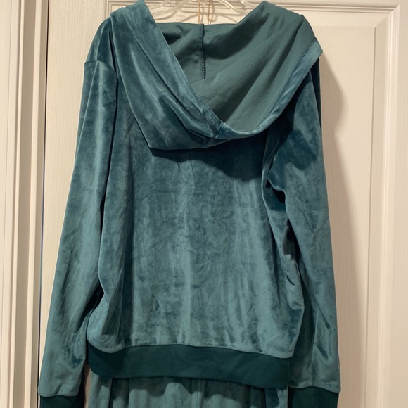 Victoria’s Secret Pink L & M Green Velour Sweatsuit - Picture 15 of 15